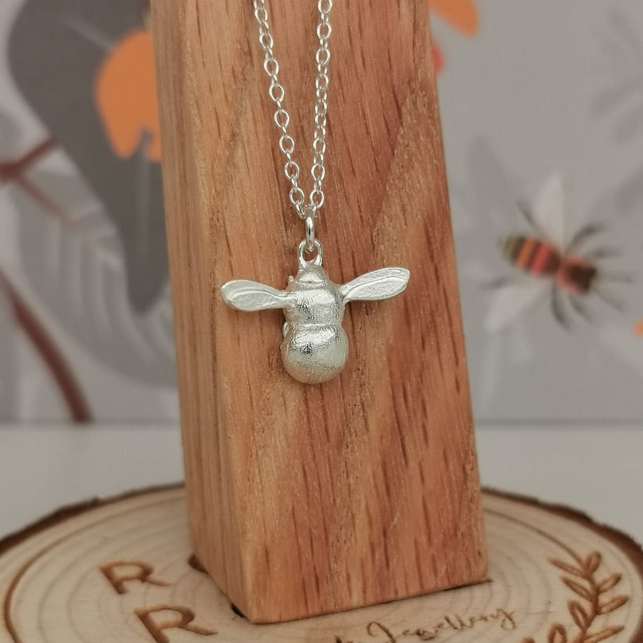 Little bee deals necklace