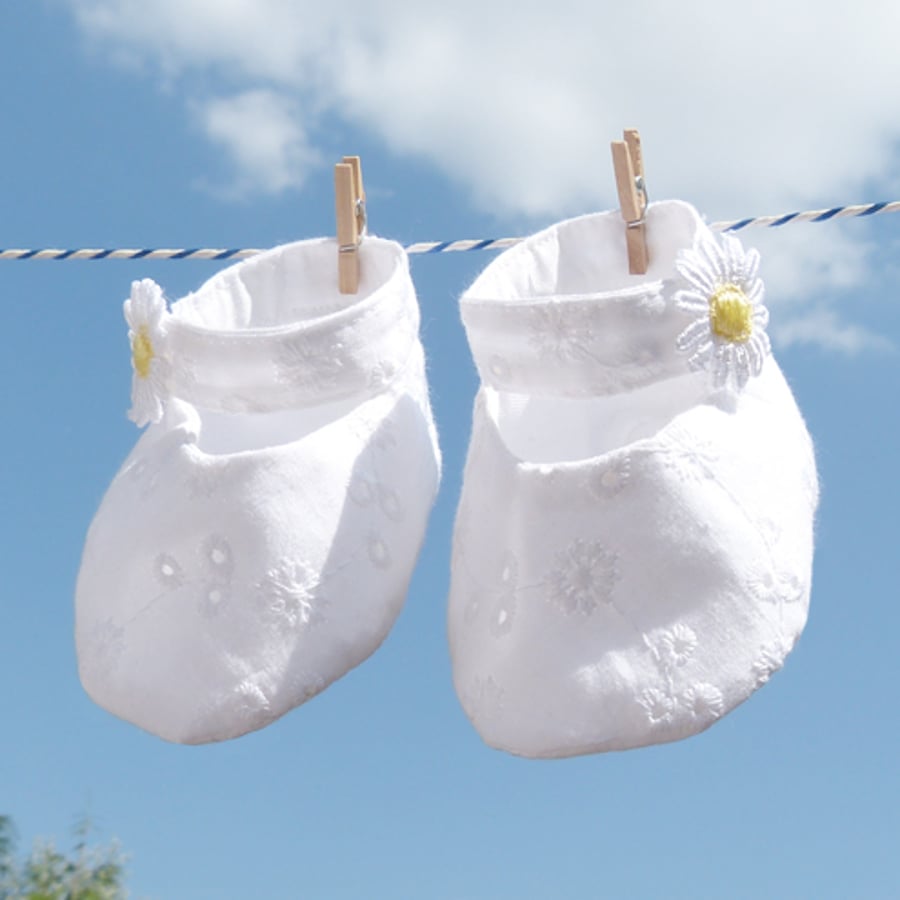 Embroidery Anglaise baby shoes