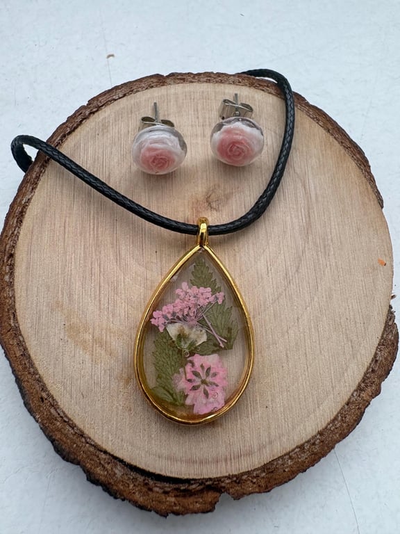 Real Dried Flower Resin Necklace Earrings Set, Botanical Teardrop Pendant, Gold 