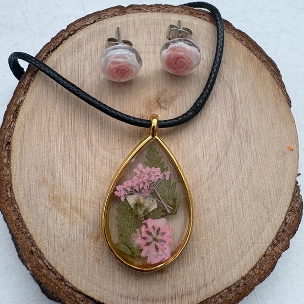 Real Dried Flower Resin Necklace Earrings Set, Botanical Teardrop Pendant, Gold 