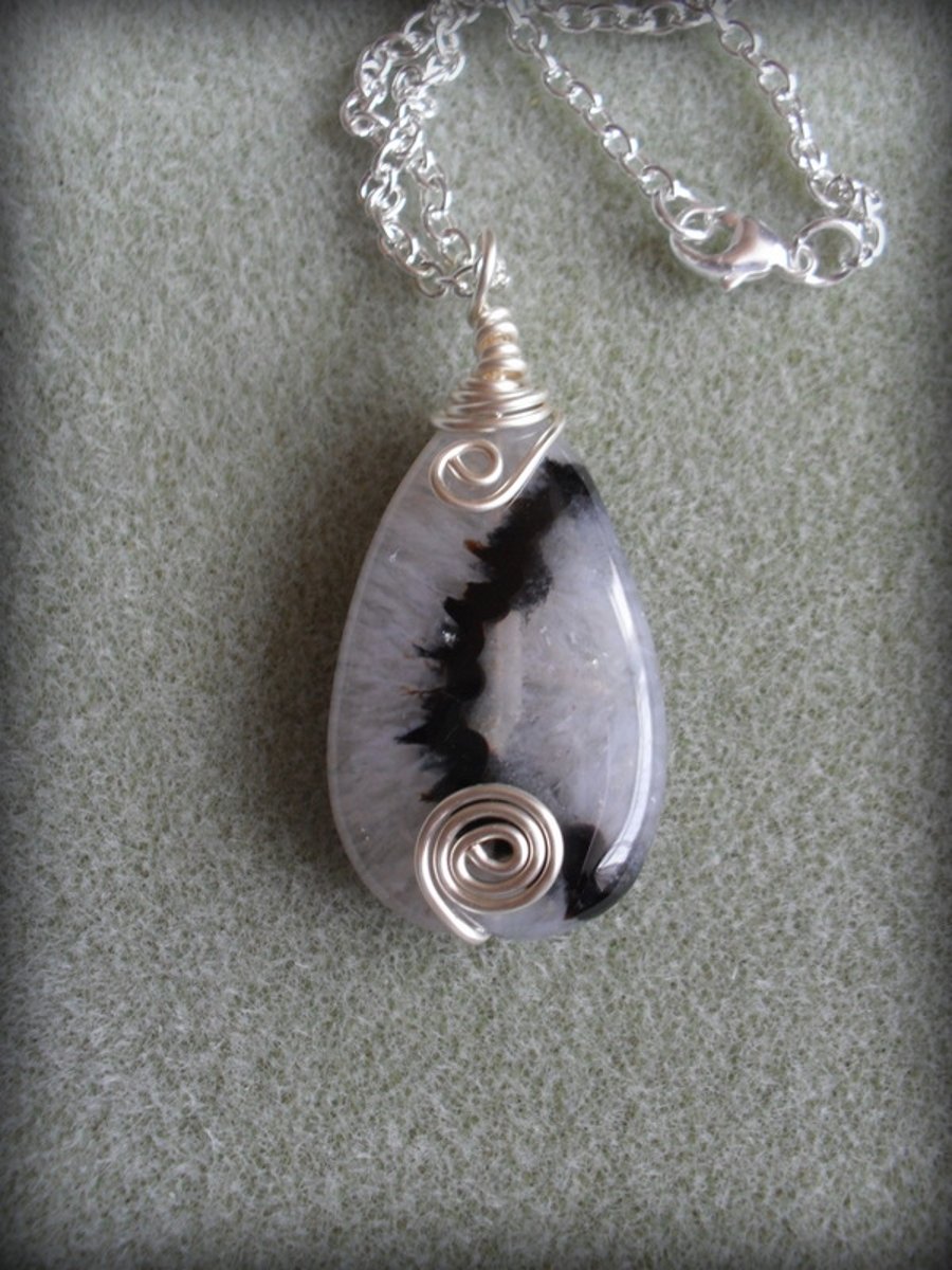  Agate and Quartz Pendant AG004