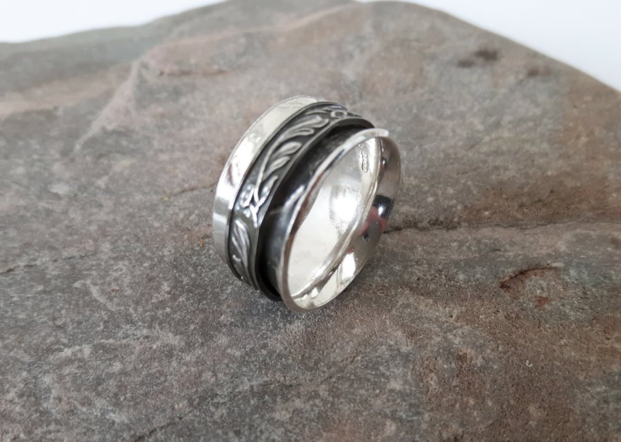Silver Spinner Ring with Leaf-Patterned Spinner, size M