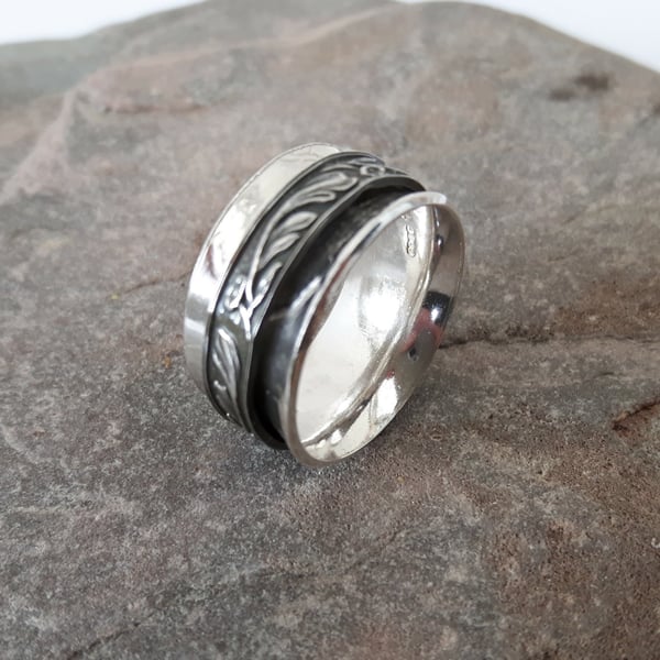 Silver Spinner Ring with Leaf-Patterned Spinner, size M