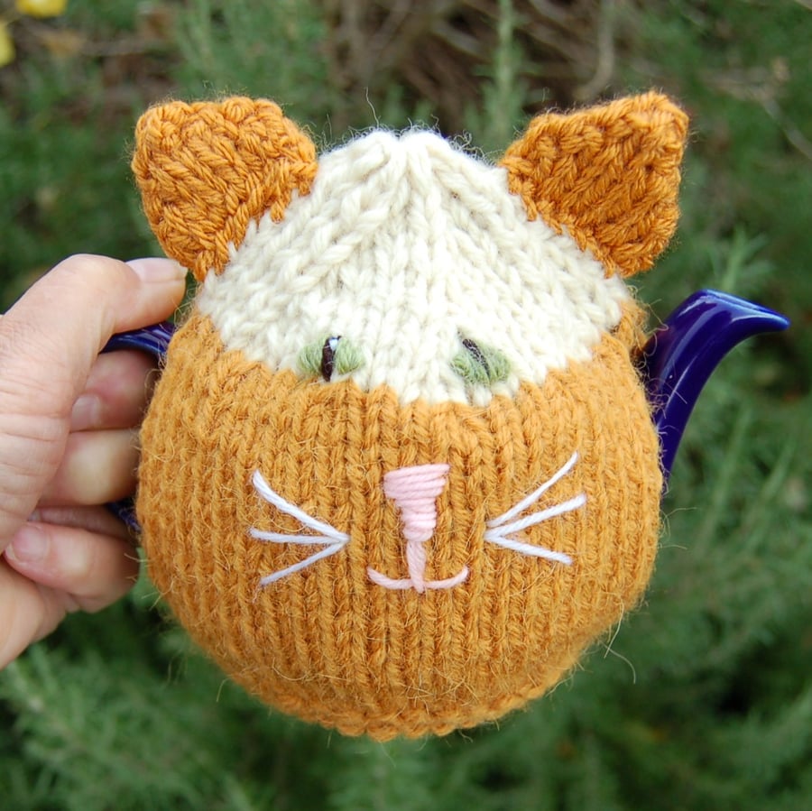 Cat Tea cosy - to fit a small 1 cup tea for one teapot, knitted tea cosy g