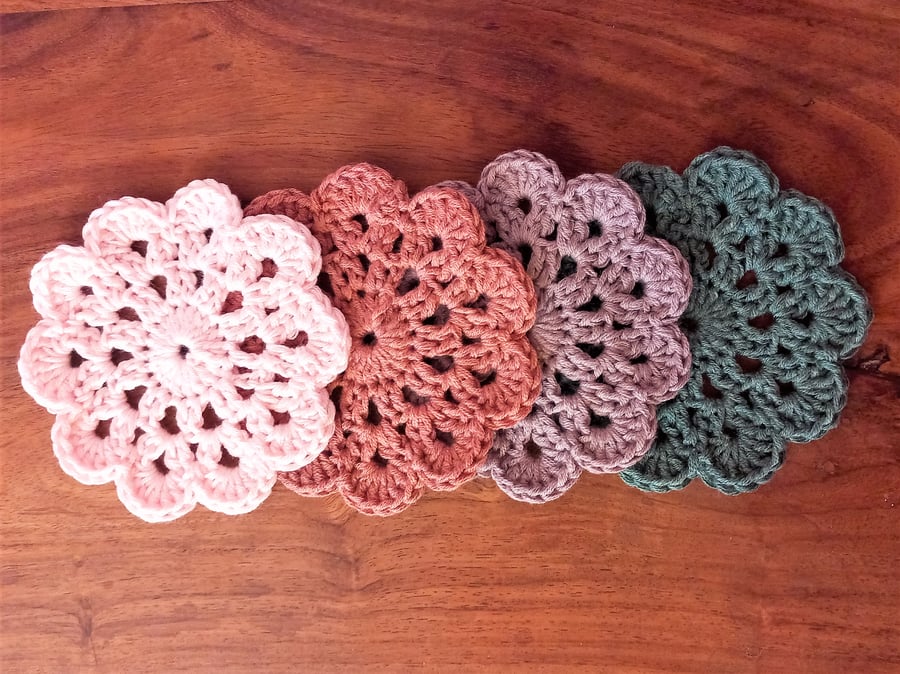 Vintage Style Coaster, set of 4 crocheted (green, mauve, pink)