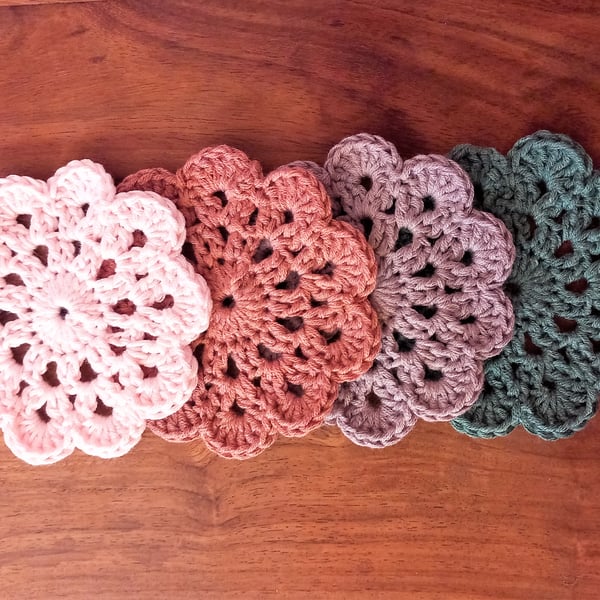 Vintage Style Coaster, set of 4 crocheted (green, mauve, pink)