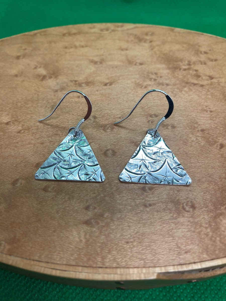 Silver triangle Ivy leaf pattern earrings