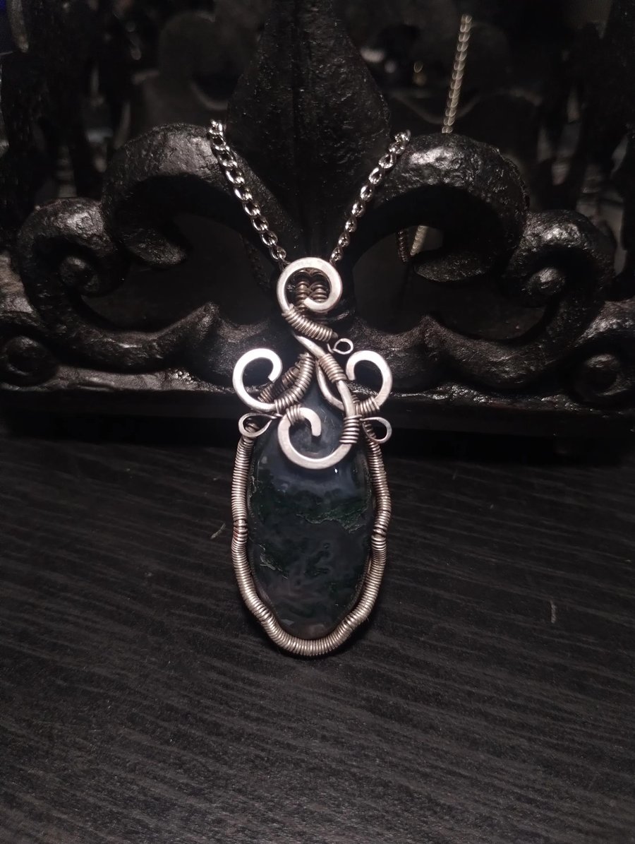 Moss Agate Silver Gothic WireWrap Pendant, Gemstone Goth Necklace