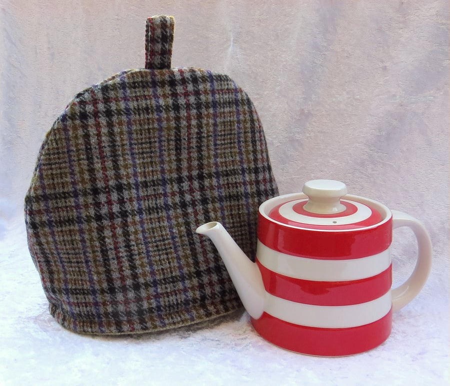 Wool tea cosy, small tea cosy,  to fit a 2 - 3 cup teapot, 28cm