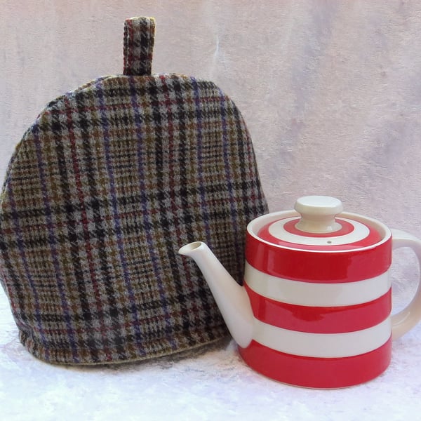 Wool tea cosy, small tea cosy,  to fit a 2 - 3 cup teapot, 28cm