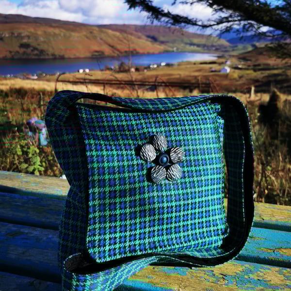 Crossbody bag with vintage "button box" buttons 