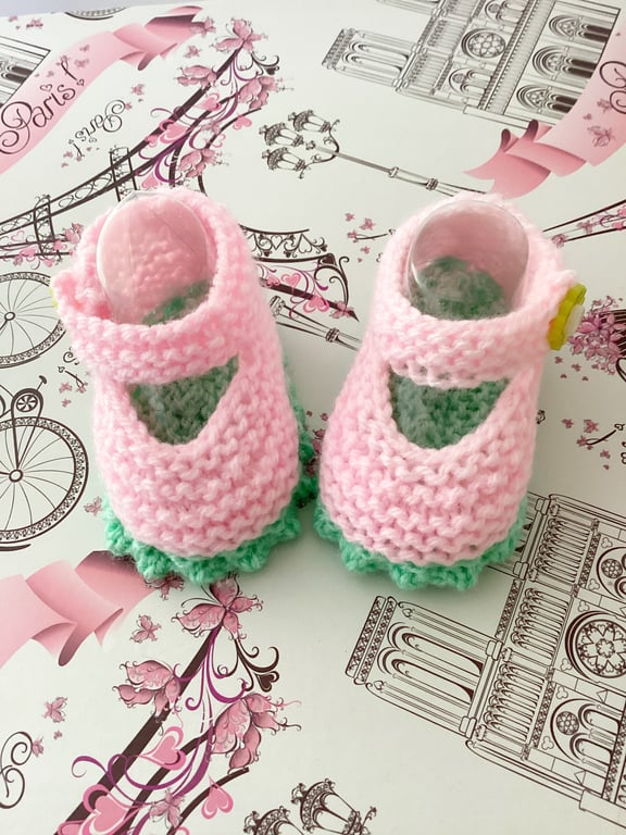 Hand Knitted baby shoes, premature to 3 months baby girl booties 