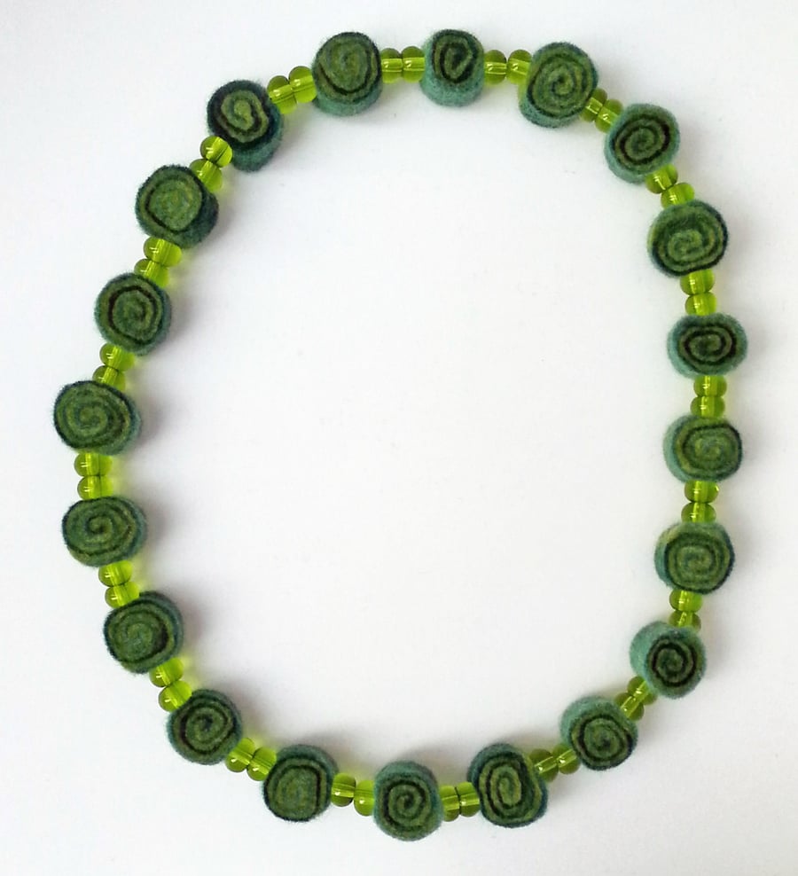 Short Green Spiral Patterned Felt Necklace