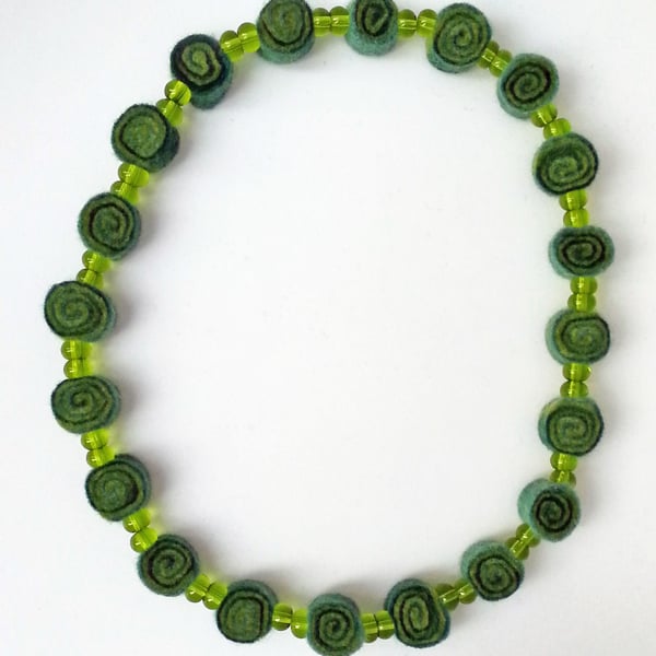 Short Green Spiral Patterned Felt Necklace