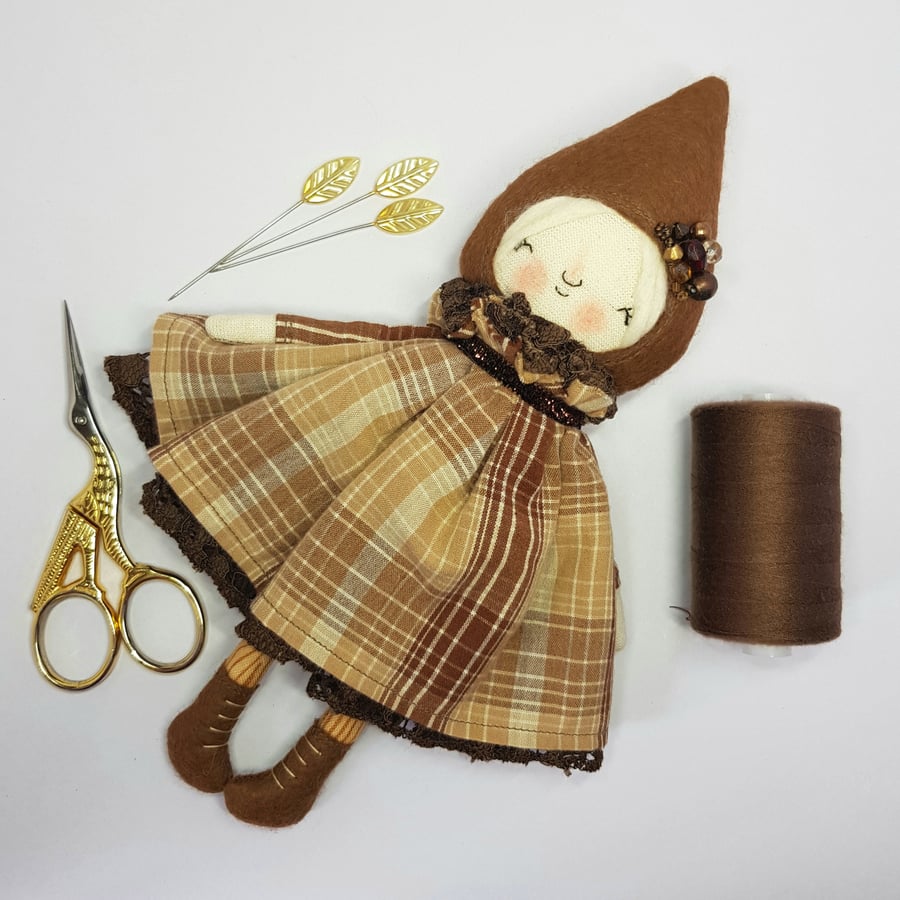 Woodland Wanderer in Brown & Tan