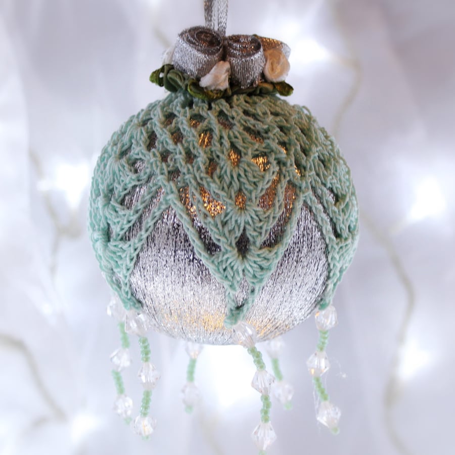 Christmas bauble silver and mint green crochet lace vintage style, H4