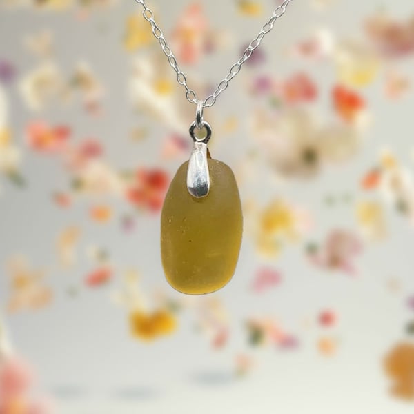 Seaglass necklace, honey yellow colourBeautiful smooth piece of seaglass. St 