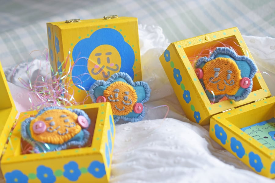 Hand-sewn Desk Friend - Duke Flower