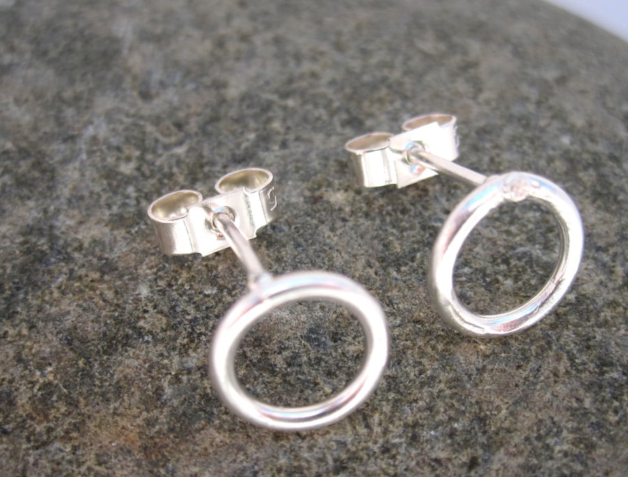 Circle Silver Stud Earrings  - Pure design - Sterling Silver Circle - round 