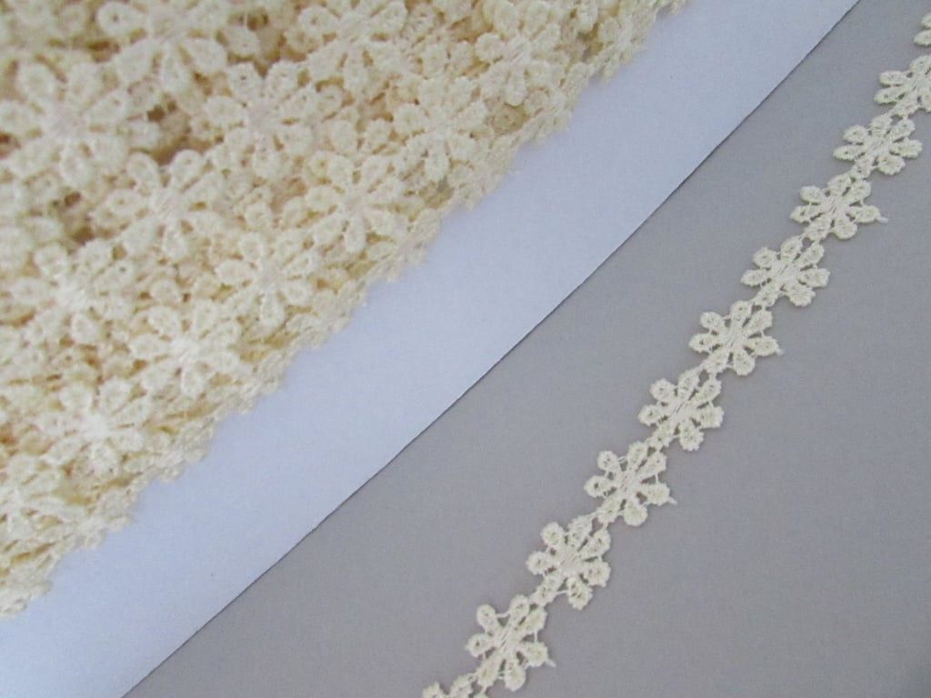 Cream Daisy Venise Guipure Lace sold by the metre