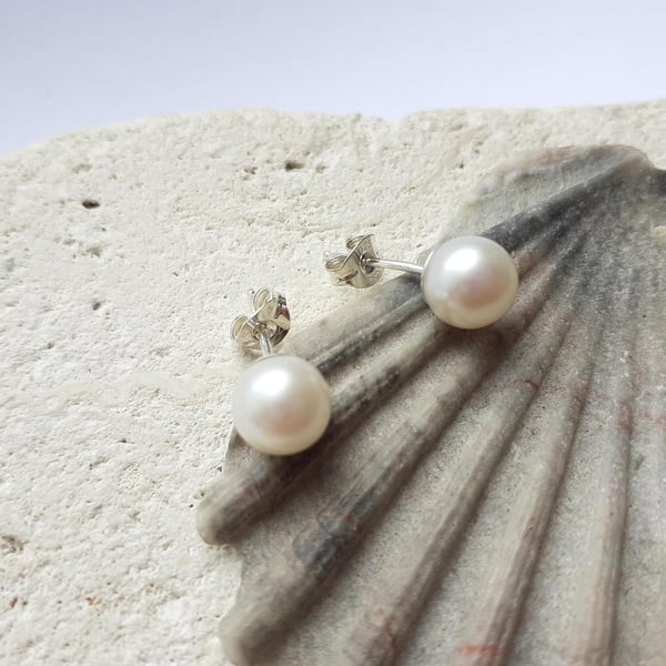 Top-Notch Classic White Freshwater Pearl Stud Earrings with Sterling Silver