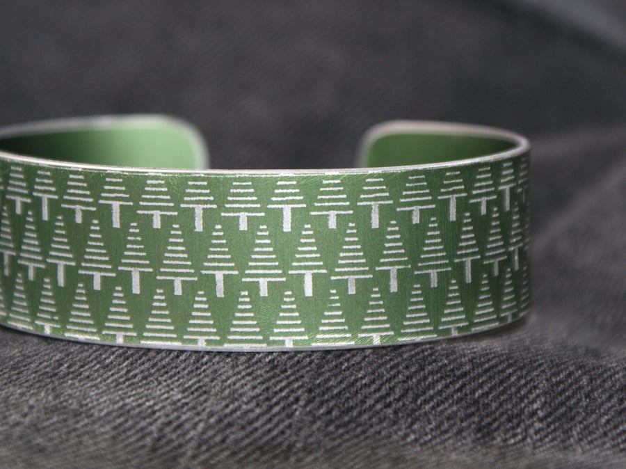Geometric tree pattern cuff bracelet khaki green