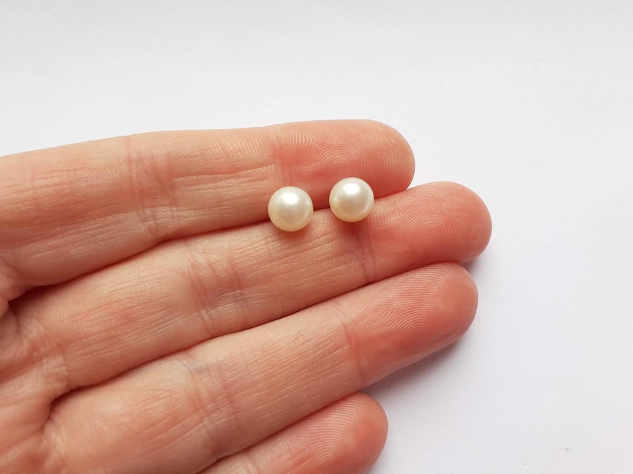 7mm Top Notch Classic White Pearl Stud Earrings