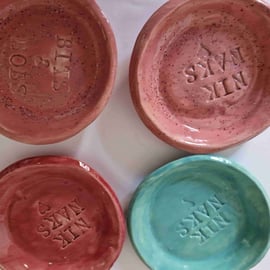 TRINKET DISHES WITH MOTTO