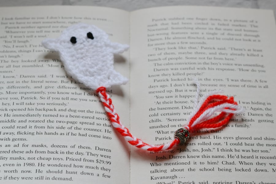 Crochet Ghost Halloween Bookmark