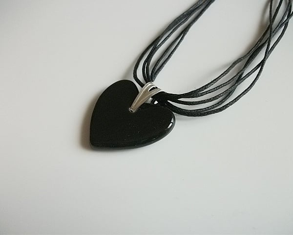 Black heart ceramic pendant necklace