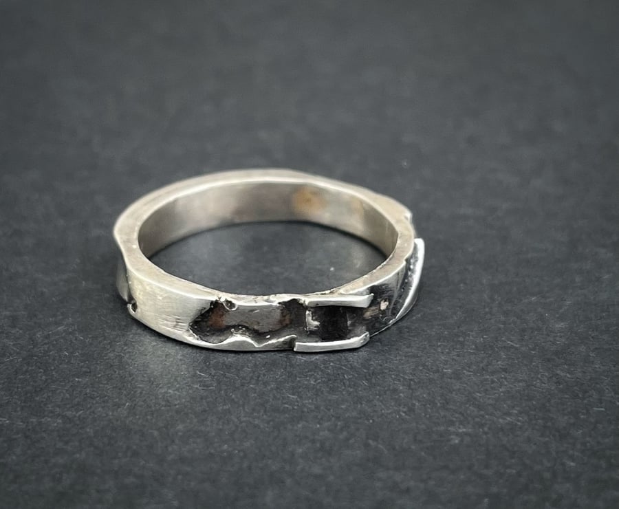 Sterling silver: the stitch ring