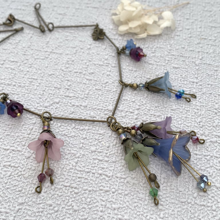 Art Nouveau Vintage Style Pastel Lucite and Bronze Floral Necklace Set