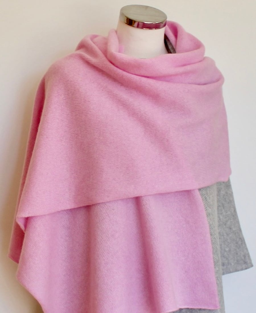 Shawl scarf merino lambswool piglet pink