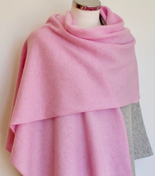 Shawl scarf merino lambswool piglet pink