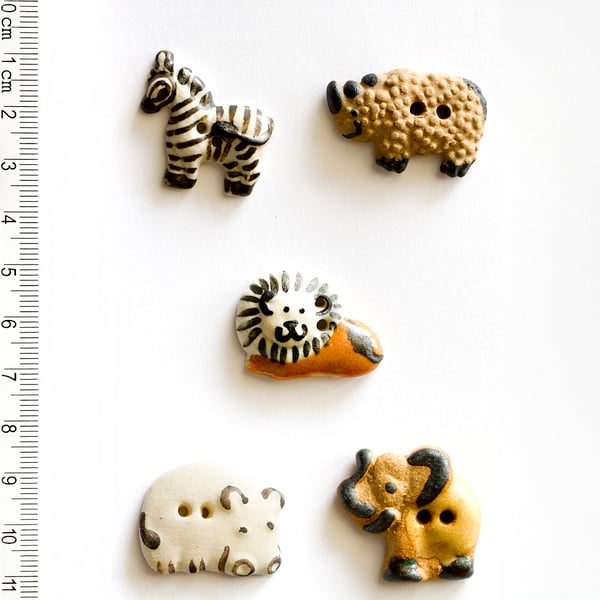 L253 African Animal Buttons