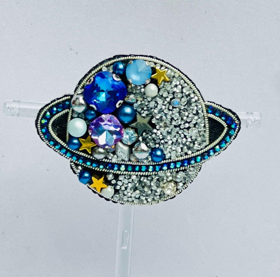 Handmade Galaxy Planet Brooch, Beaded Space Jewelry, Saturn-Themed Brooch, Cosmi