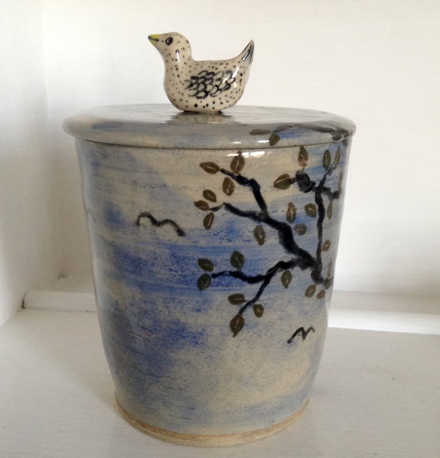 Storage jar decorated with blue sky and tree and with bird lid