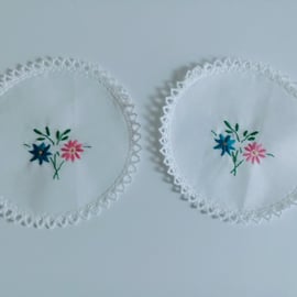 Dressing table mats, pair of dressing table mats, Embroidered mats