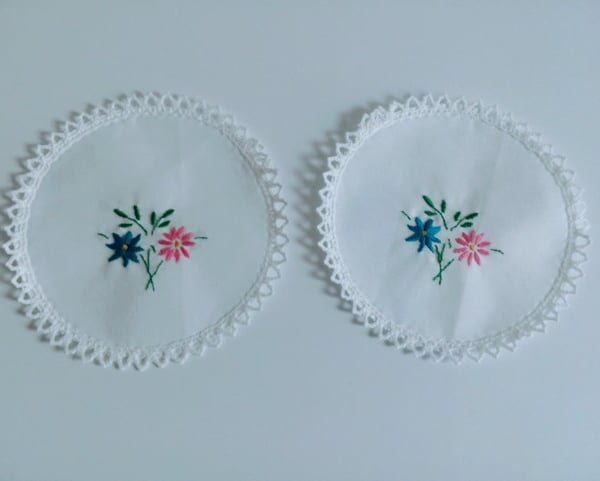 Dressing table mats, pair of dressing table mats, Embroidered mats