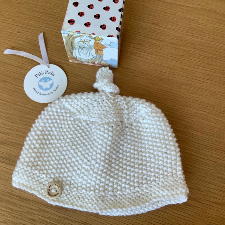 Hand Knitted Baby Beanie Hat 0-6 Months