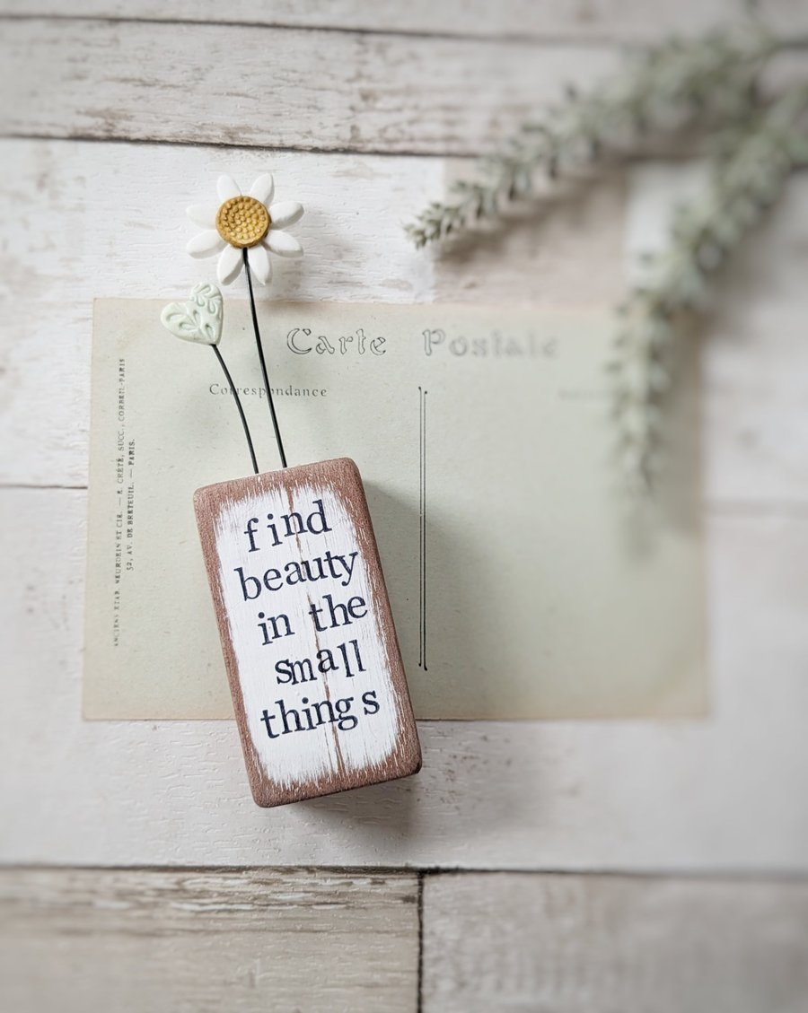 Clay Daisy Flower in a Printed Wood Block 'Find Beauty in the Small Things'