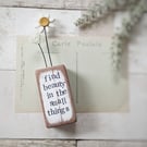 Clay Daisy Flower in a Printed Wood Block 'Find Beauty in the Small Things'