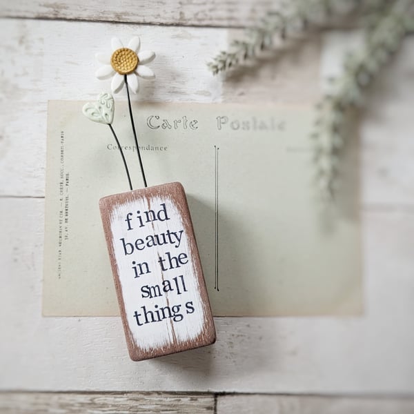 Clay Daisy Flower in a Printed Wood Block 'Find Beauty in the Small Things'
