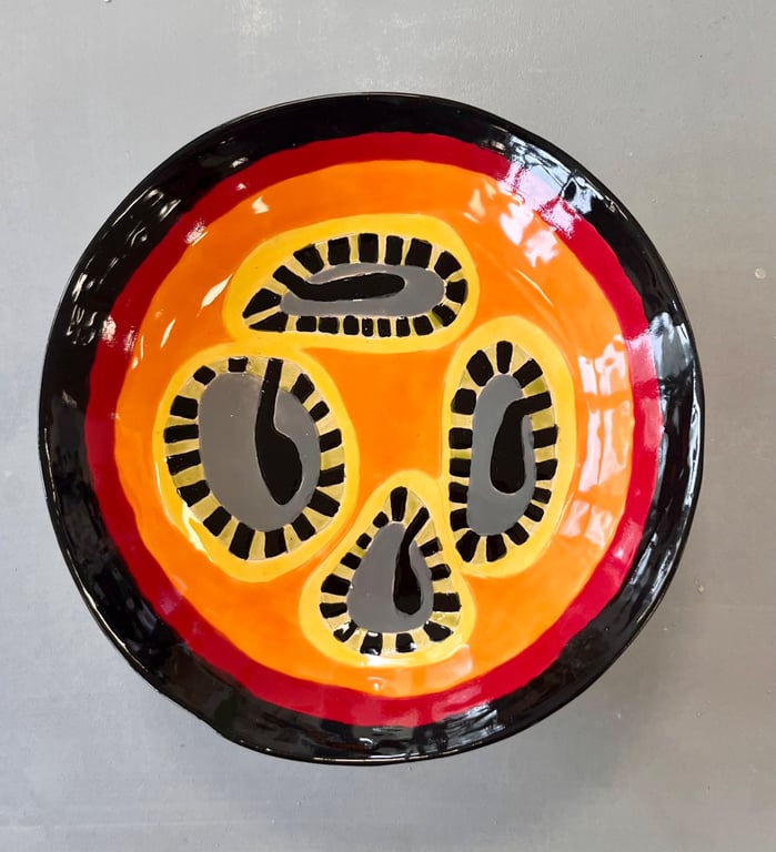 SHINEY BOWL WITH LEGS