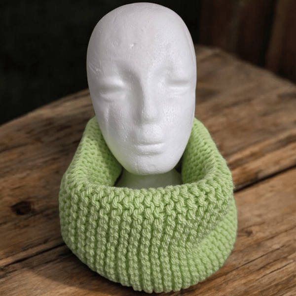 Hand knitted chunky snood in apple
