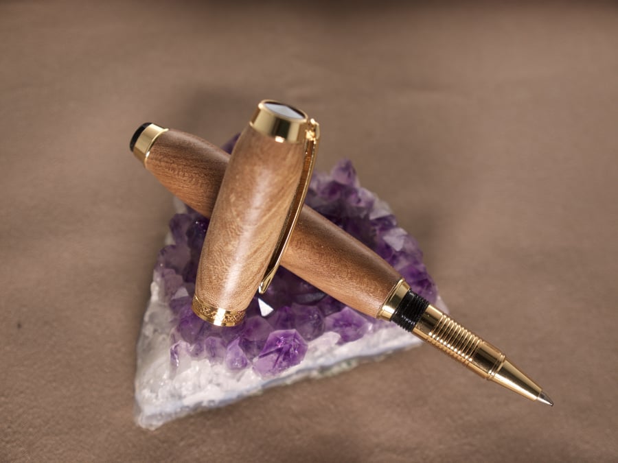 Hand crafted pen in silver birch wood, made in Orkney R7,4