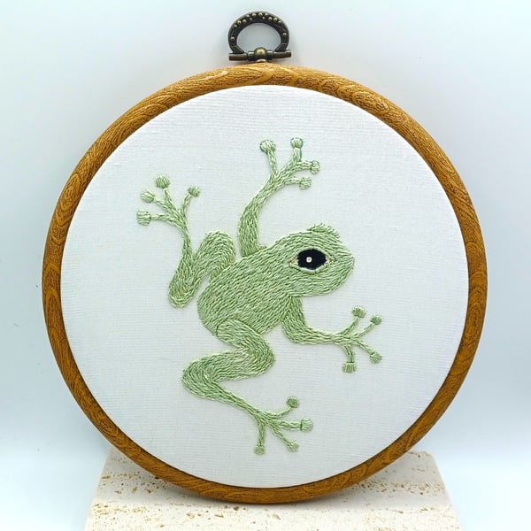 Tree Frog Embroidery Hoop, Hand Embroidered Hoop Art, Green Frog Gift for Her, N
