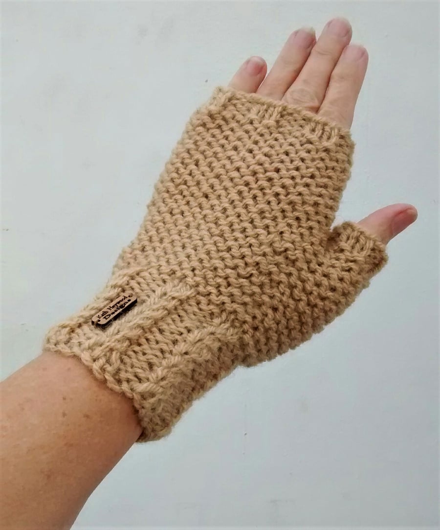 Fingerless Gloves in Camel