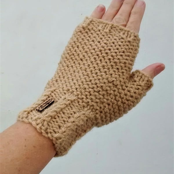 Fingerless Gloves in Camel