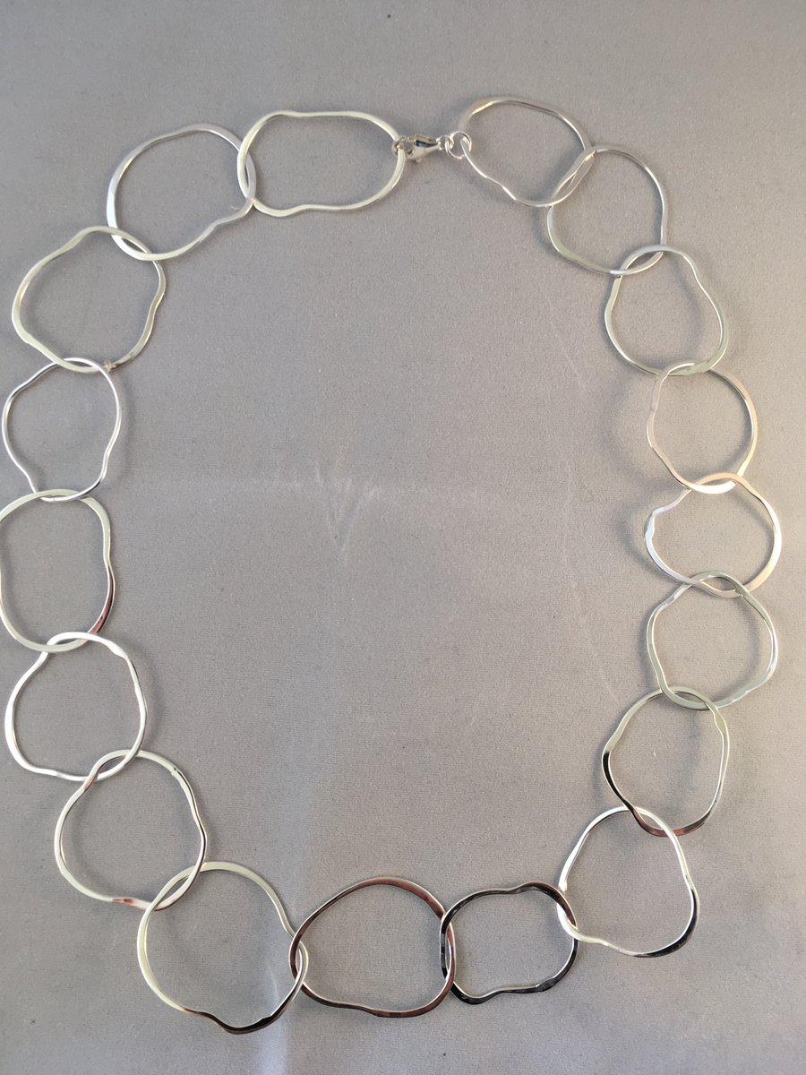 Oval loop necklace